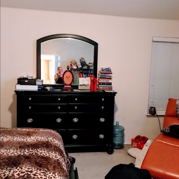 King bedroom set dresser and mirror - Picture 2 of 2
